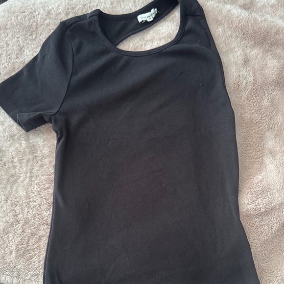 Good American Asymmetrical Black Tee - Picture 1 of 6